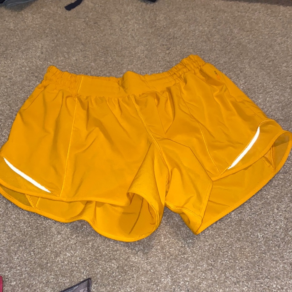 lululemon Hotty Hot High-Rise Lined Shorts 4"